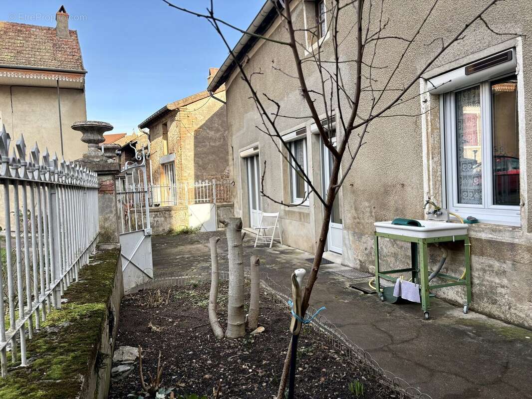Maison à ETRIGNY