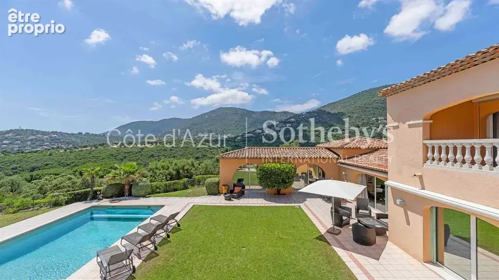 Élégante bastide de prestige avec vue panoramique sur la baie de Cavalaire-sur-Mer - photo 4
