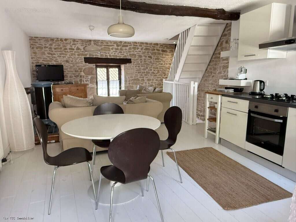 Maison à NANTEUIL-EN-VALLEE