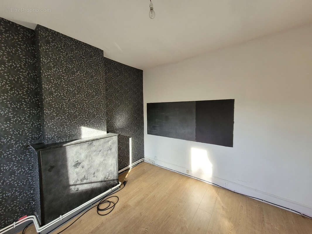 Maison à AVESNES-SUR-HELPE