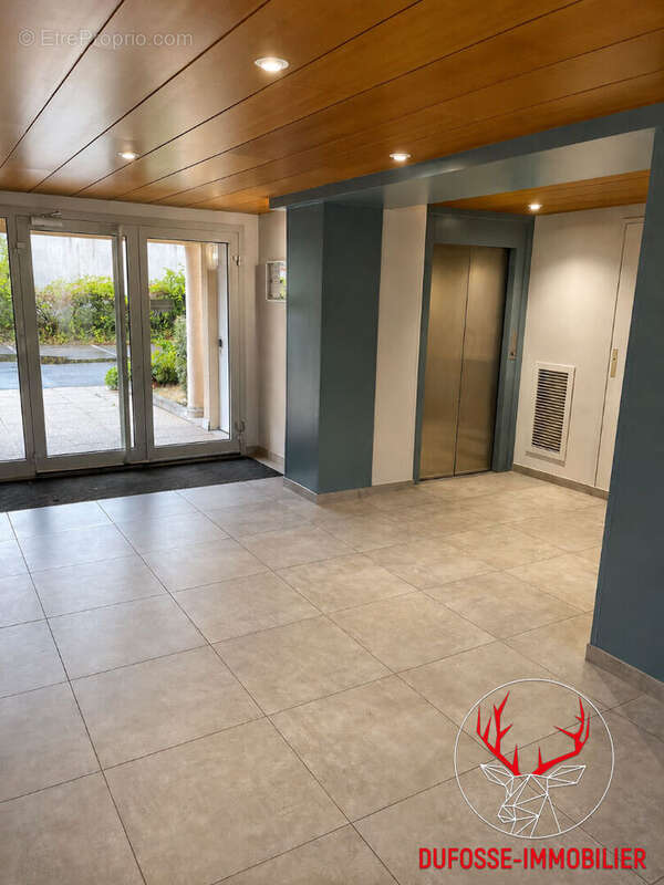 T3 82 m²  - Terrasse - Garage double - Parking - Vendu loué - Rentabilité 5 % - photo 3