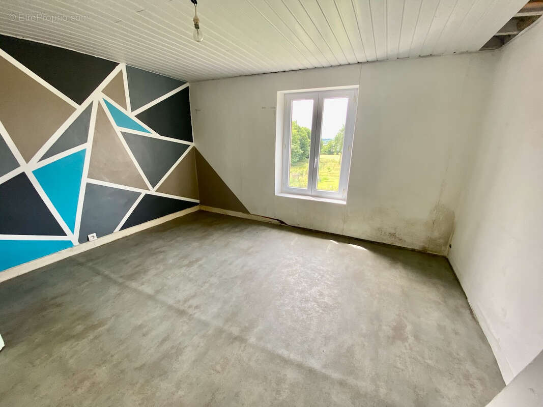 Maison à AVESNES-SUR-HELPE