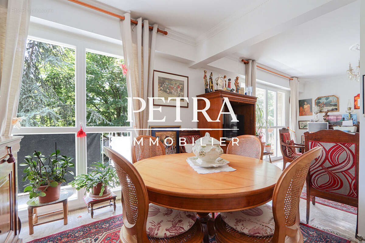 Appartement à L&#039;HAY-LES-ROSES