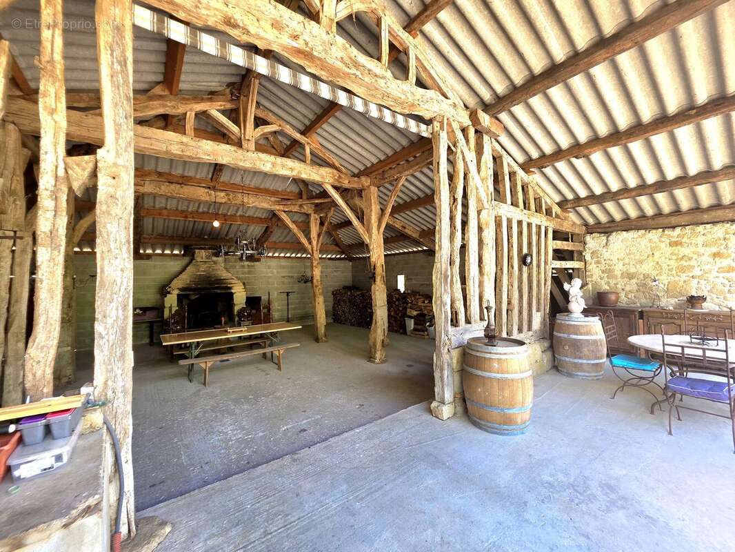Le Vieux Chai– Spacieuse maison en pierre avec grange rénovée et vue panoramique - photo 4