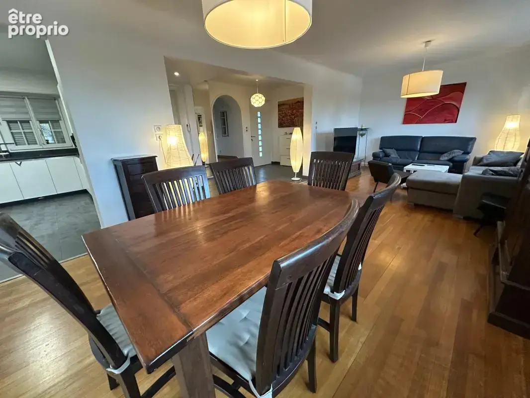 PFASTATT – grande villa avec piscine extérieure et appartement en rez-de-jardin - photo 10