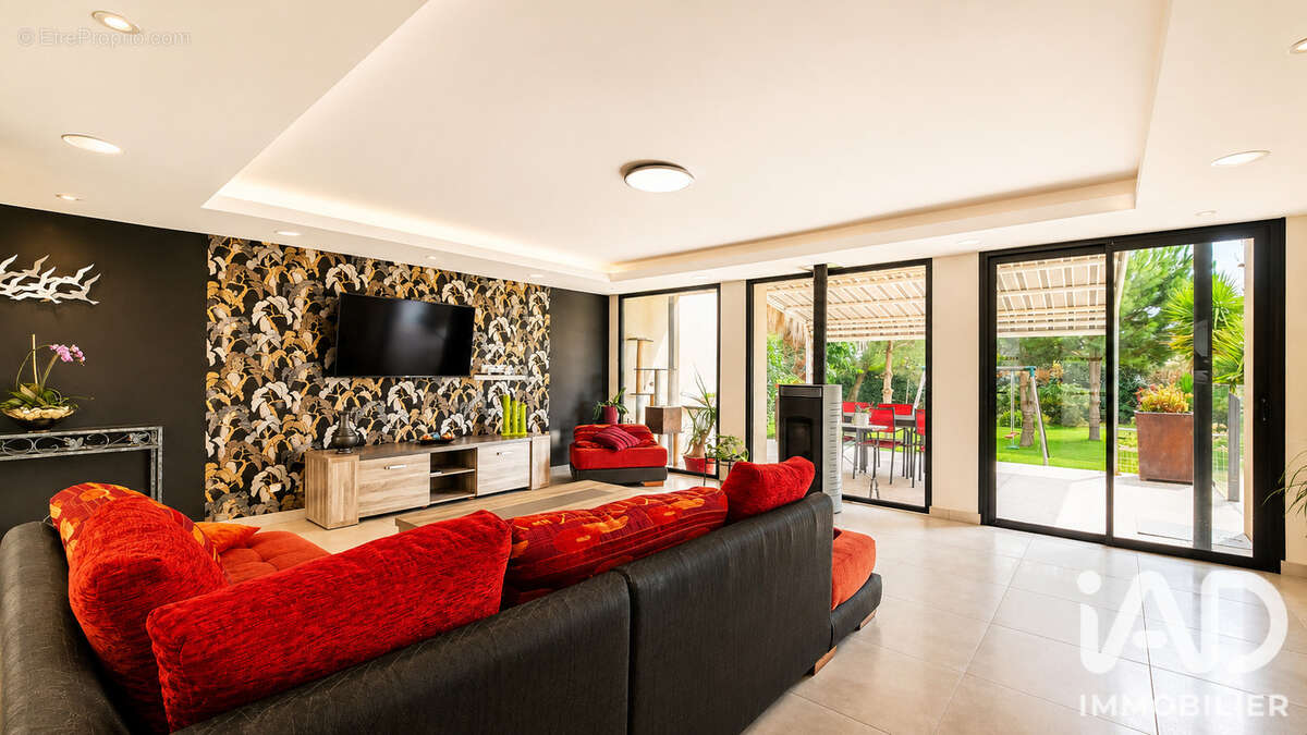Maison 210 m² à Claira  - photo 5