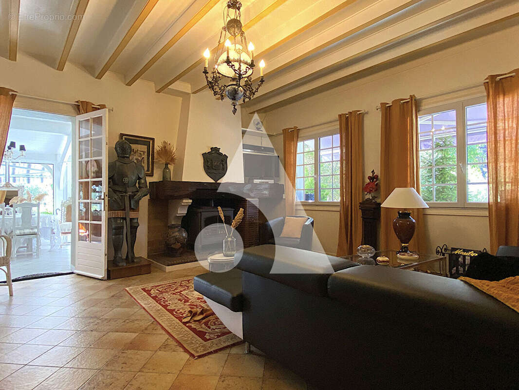 Maison à COUTRAS