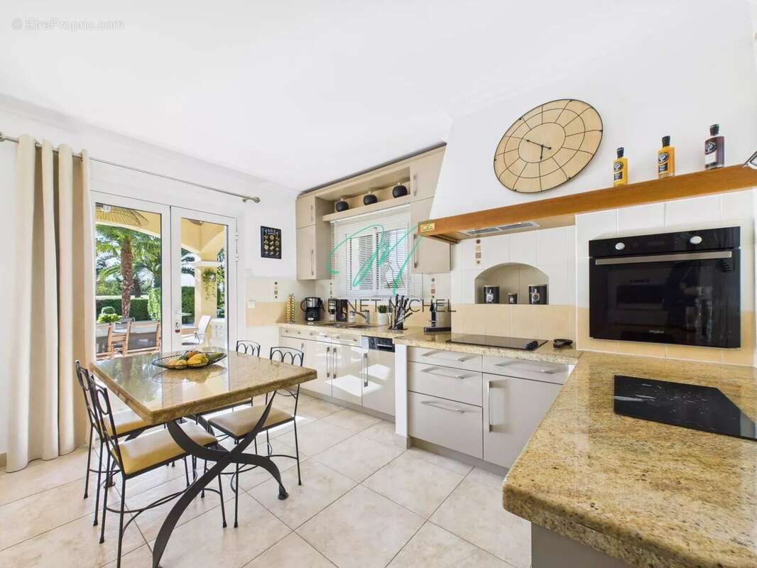 Maison à ROQUEFORT-LES-PINS