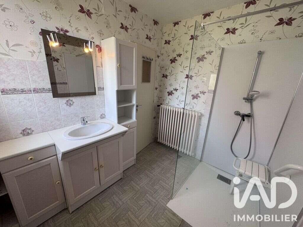 Maison 99 m² à Saint-Clement  - photo 8
