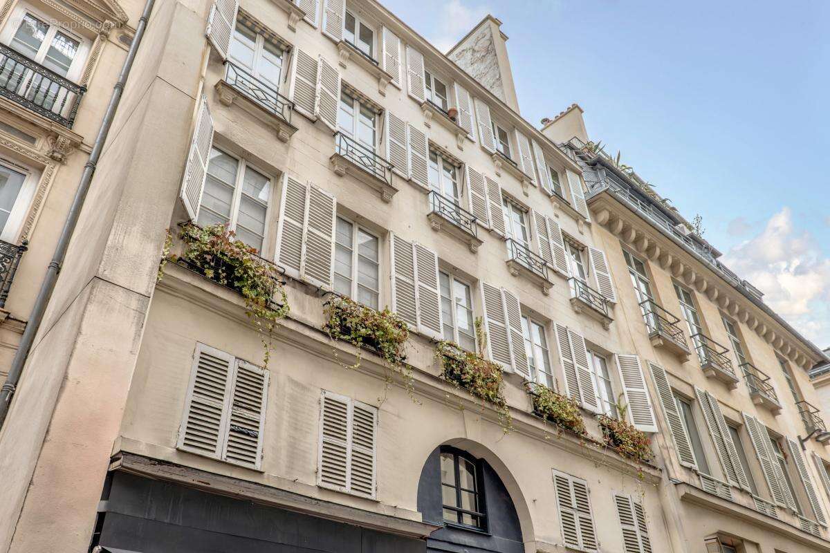 Appartement à PARIS-1E
