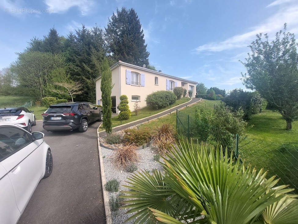 Maison à BONNAC-LA-COTE