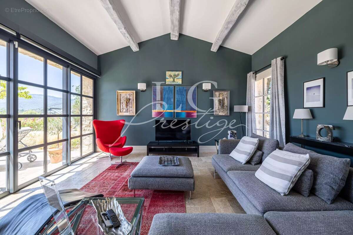 Maison à TOURRETTES