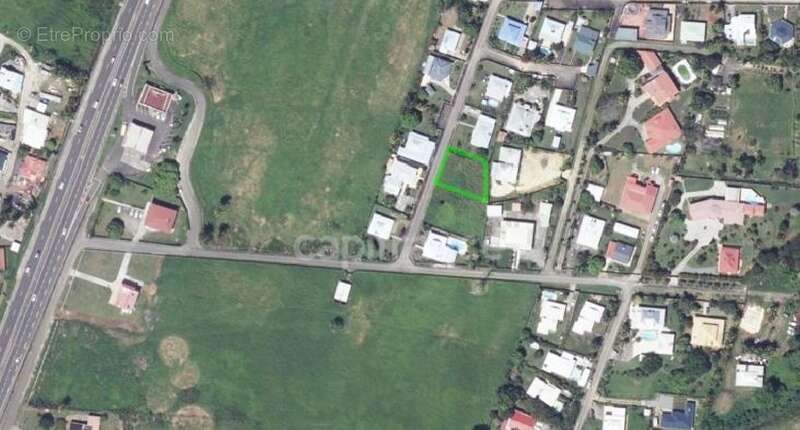 Terrain à PETIT-BOURG