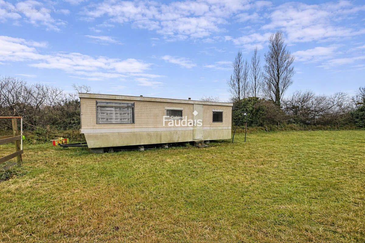 Terrain 1082 m² à Surville  - photo 2