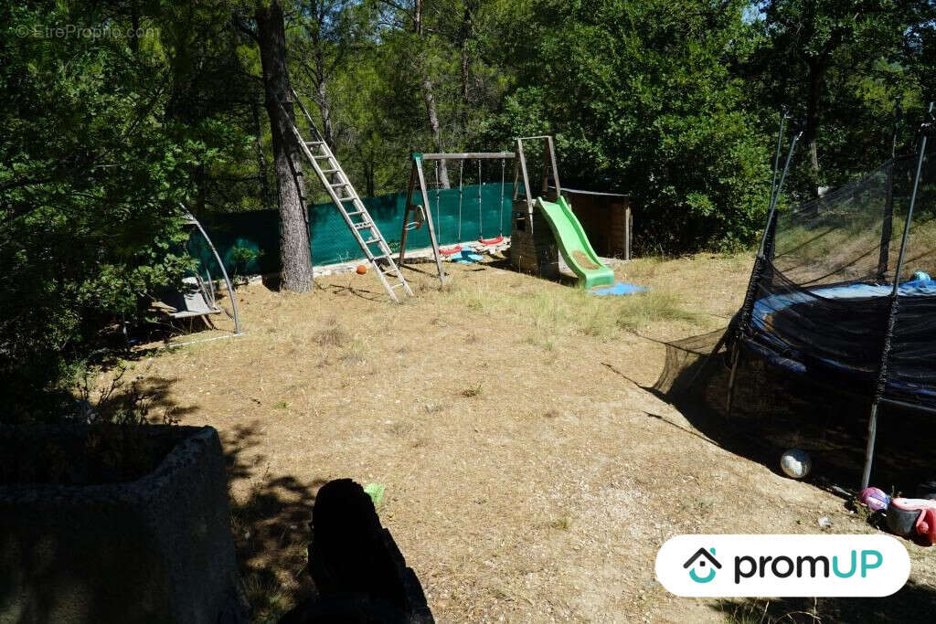 Terrain à LA ROQUE-D&#039;ANTHERON