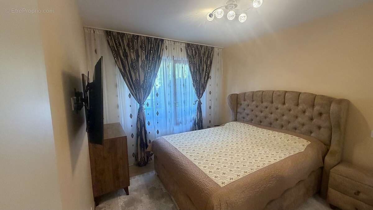 Chambre 2 avec placards - Appartement à ANNEMASSE