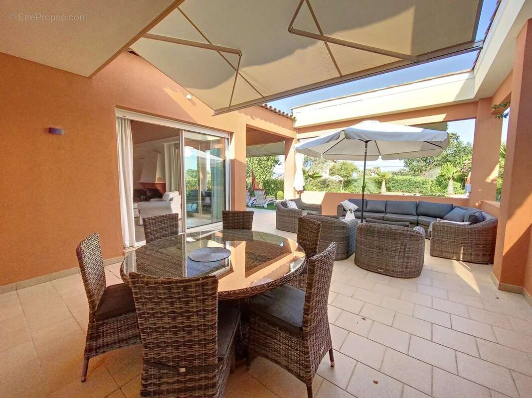 Maison à MANDELIEU-LA-NAPOULE