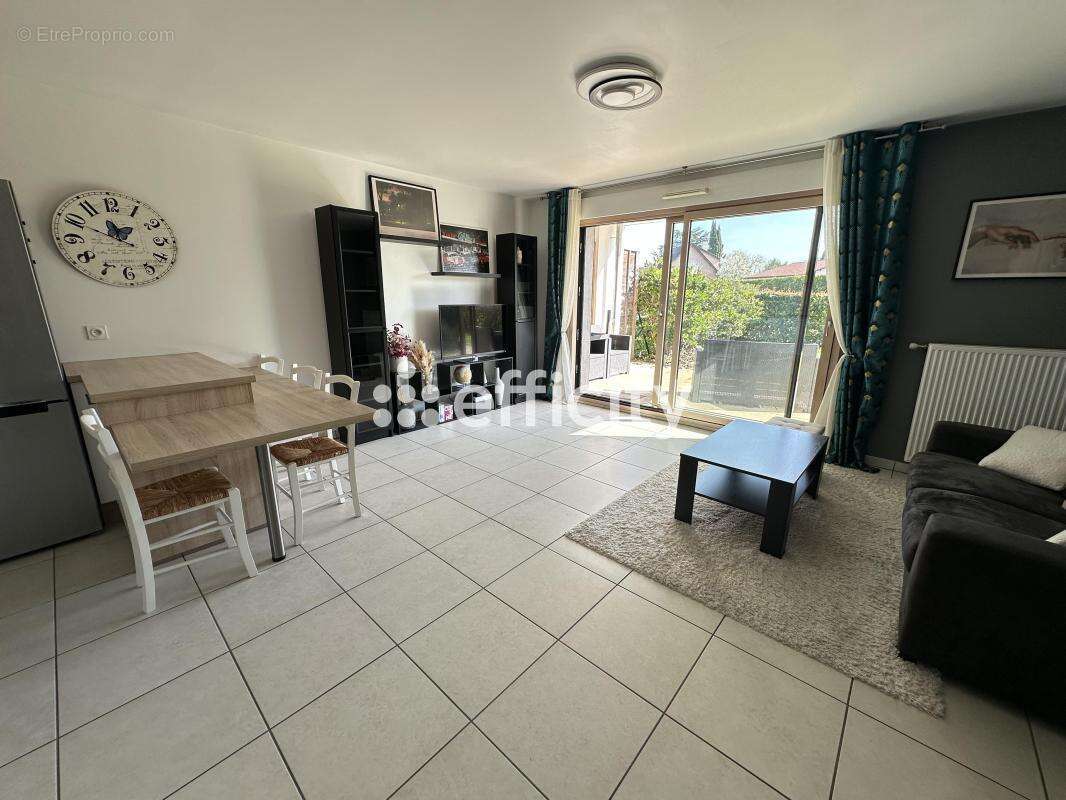 Appartement à MEYZIEU