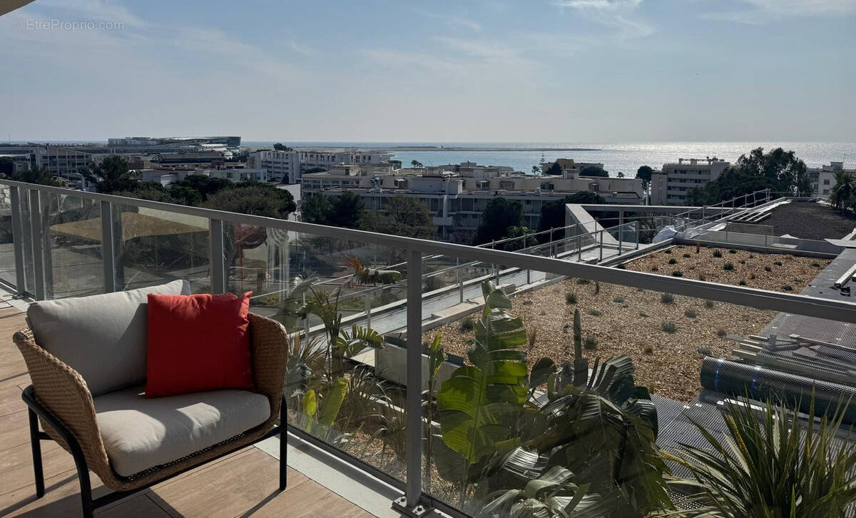 Appartement à SAINT-LAURENT-DU-VAR