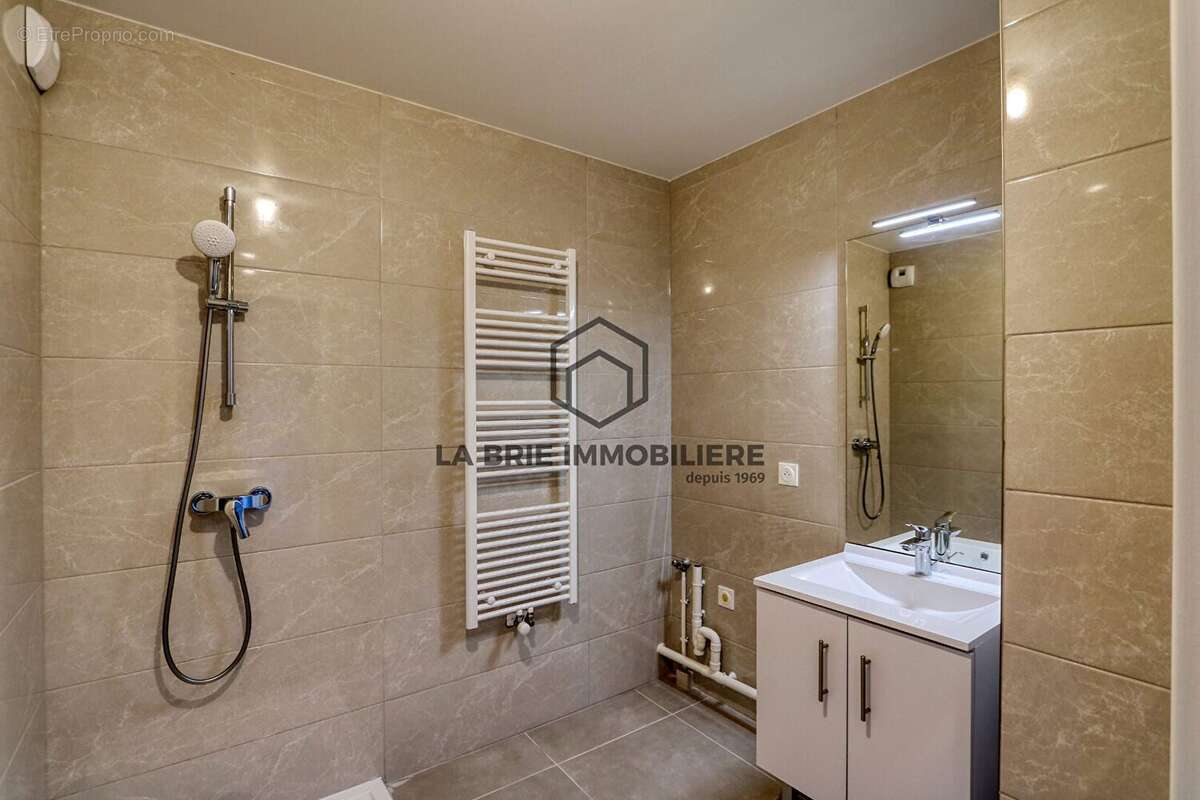 Appartement 77 m² à Rubelles  - photo 3
