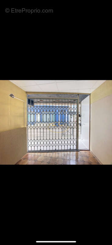 Immeuble de rapport avec local commercial et appartement - Centre-ville - photo 10