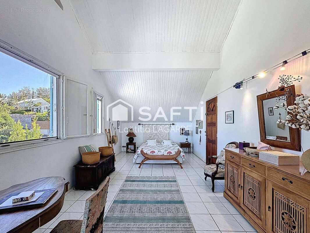 Maison 176 m² à Saint-Leu  - photo 9