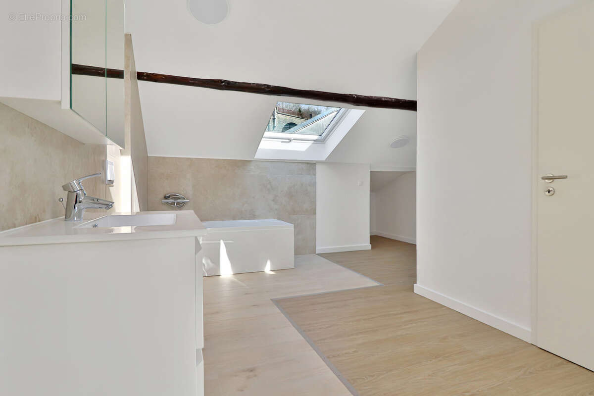 Maison F4, 3 chambres, 3 SDB, véranda et terrasse plein Sud - photo 2