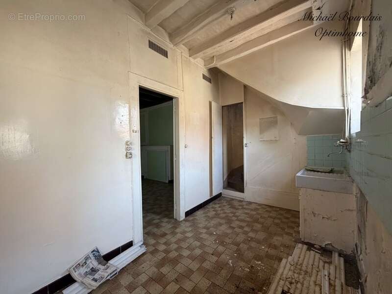 Maison à rénover avec garage indépendant – Fort potentiel à Mansigné - photo 9