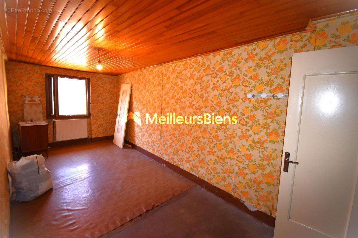 Maison de village à rénover 377 m² à Val-des-Prés avec jardin - photo 7