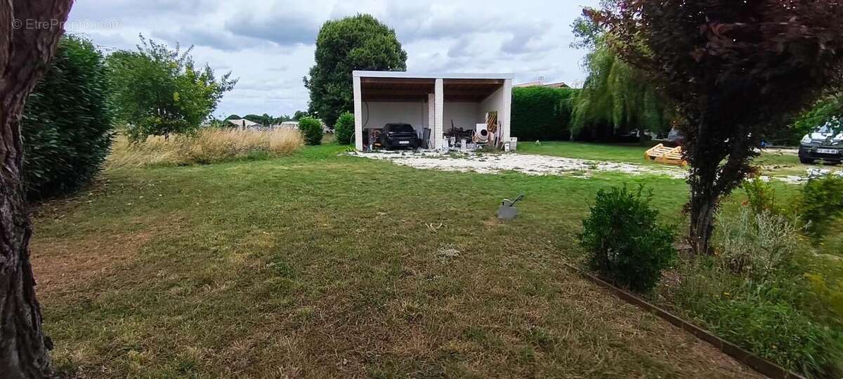 Maison de plain-pied – 167 m² – piscine avec abri haut – dpe b – panneaux solaires – 3 596 m² de terrain – clam, à 5 minutes de  - photo 18