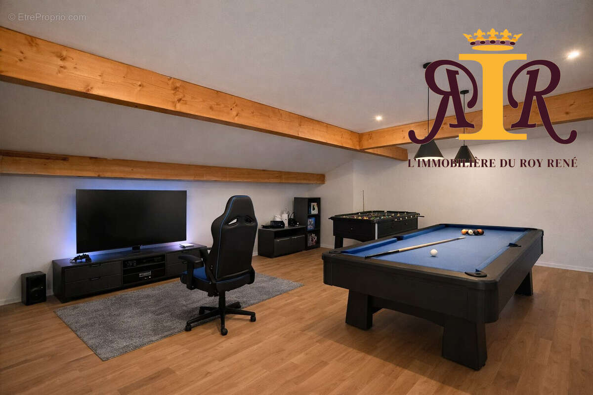 Idée projection IA bureau / salle de jeu - Appartement à PERTUIS