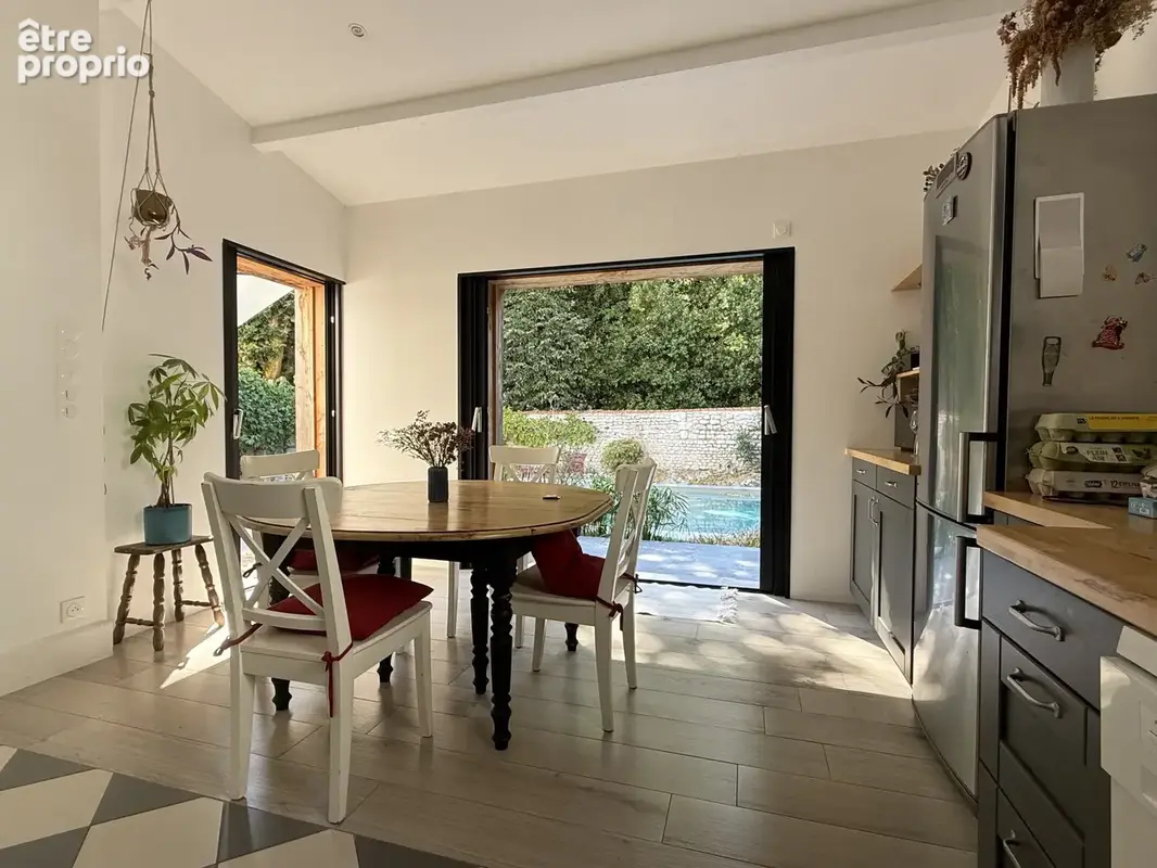 LA ROCHELLE Quartier Lafond   Maison familiale de 136 m2, 4 chambres, garage, piscine et jardin paysager - photo 3