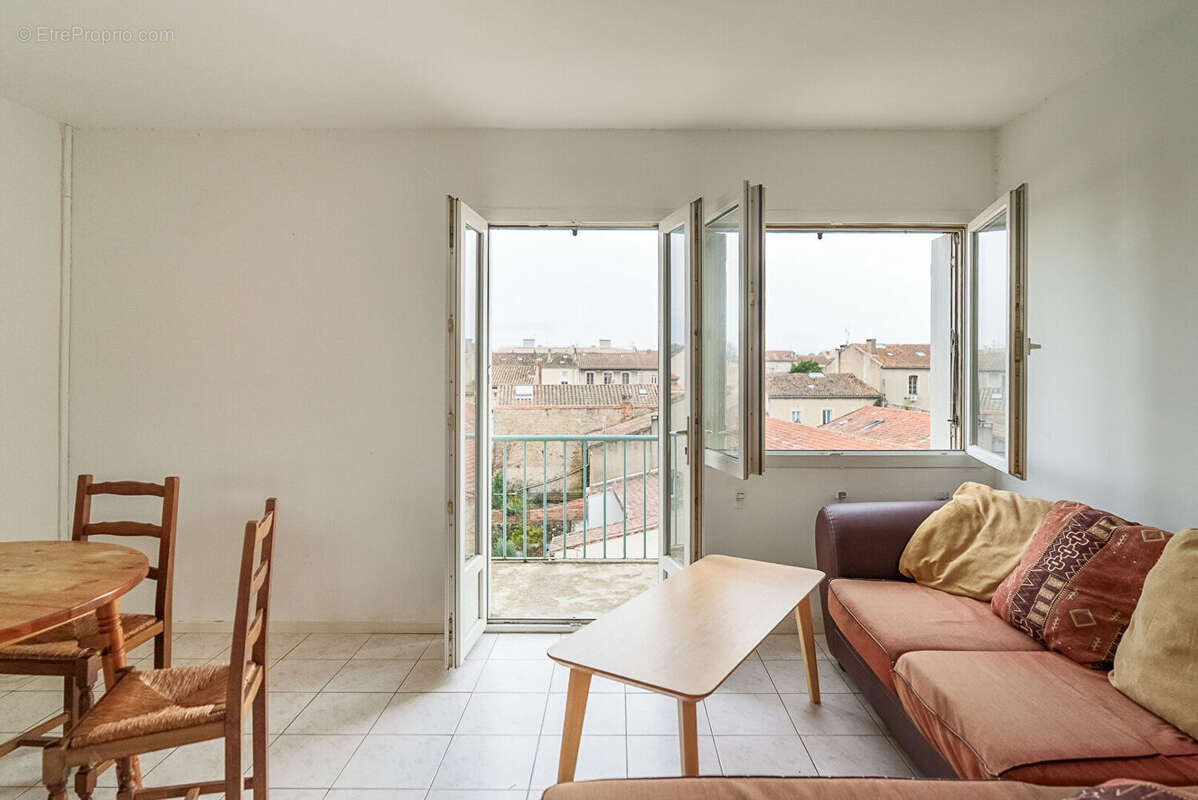 CARCASSONNE - LAPRADE Appartement T3 59m²  avec balcon vue Cité et place de stationnement - photo 5