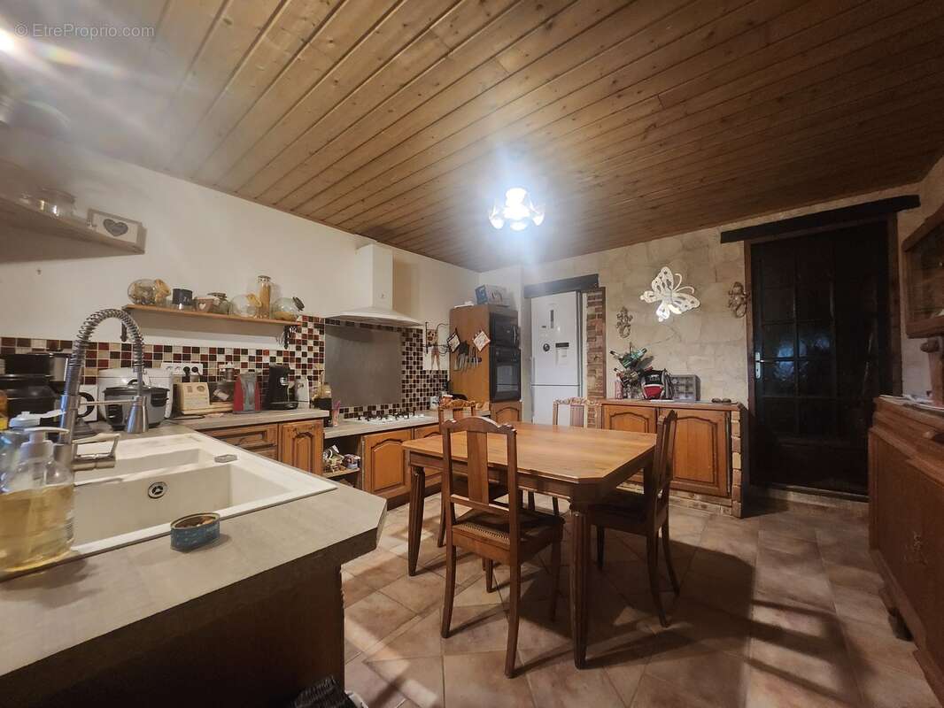 Maison à LE CHATENET-EN-DOGNON