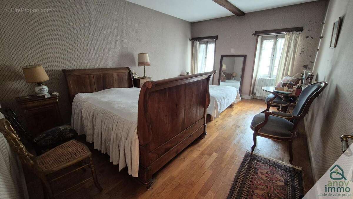 Maison à VILLEBOIS-LAVALETTE