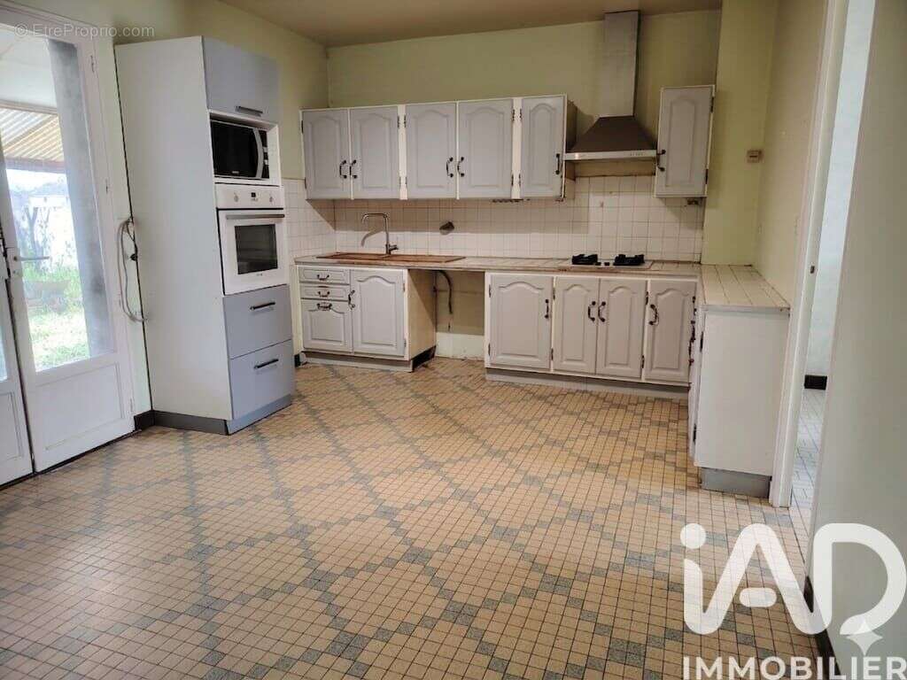 Maison 147 m² à Chaveignes  - photo 2