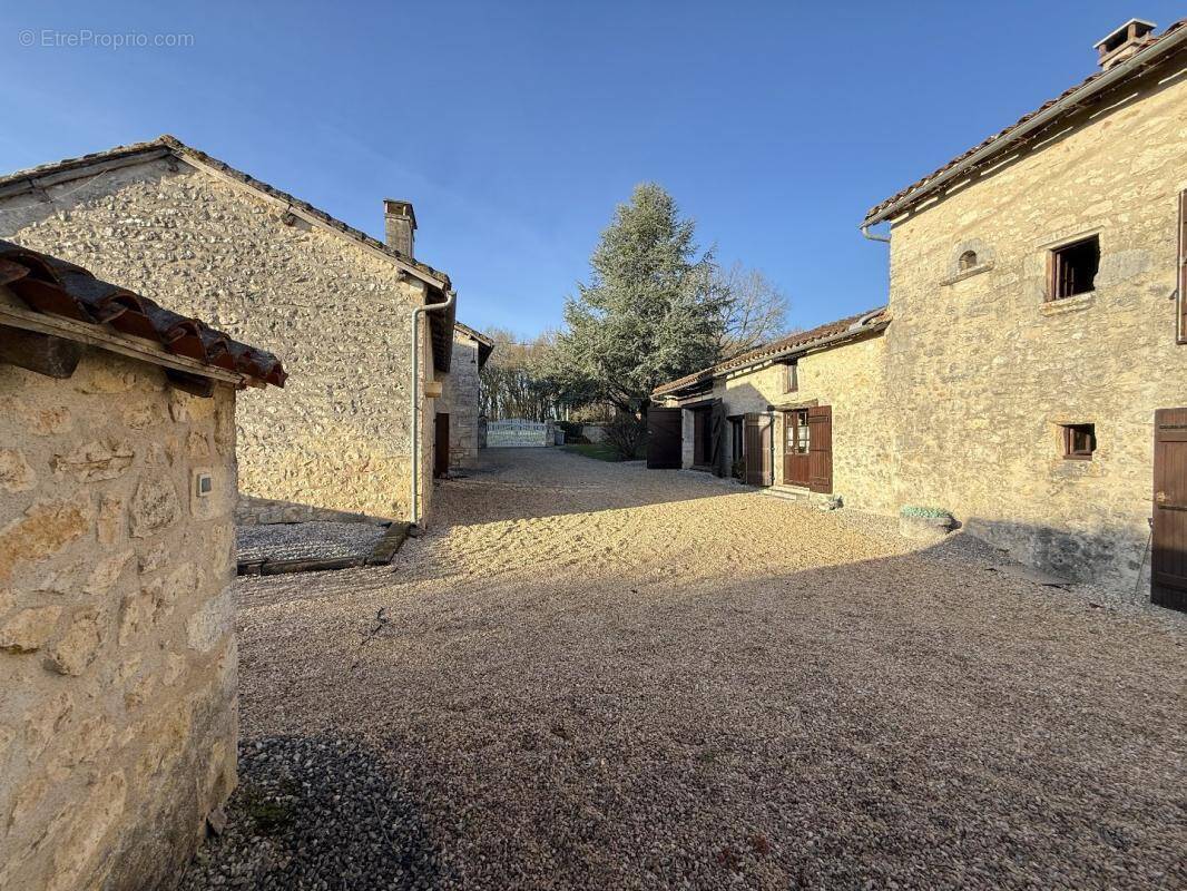 Maison à GRASSAC