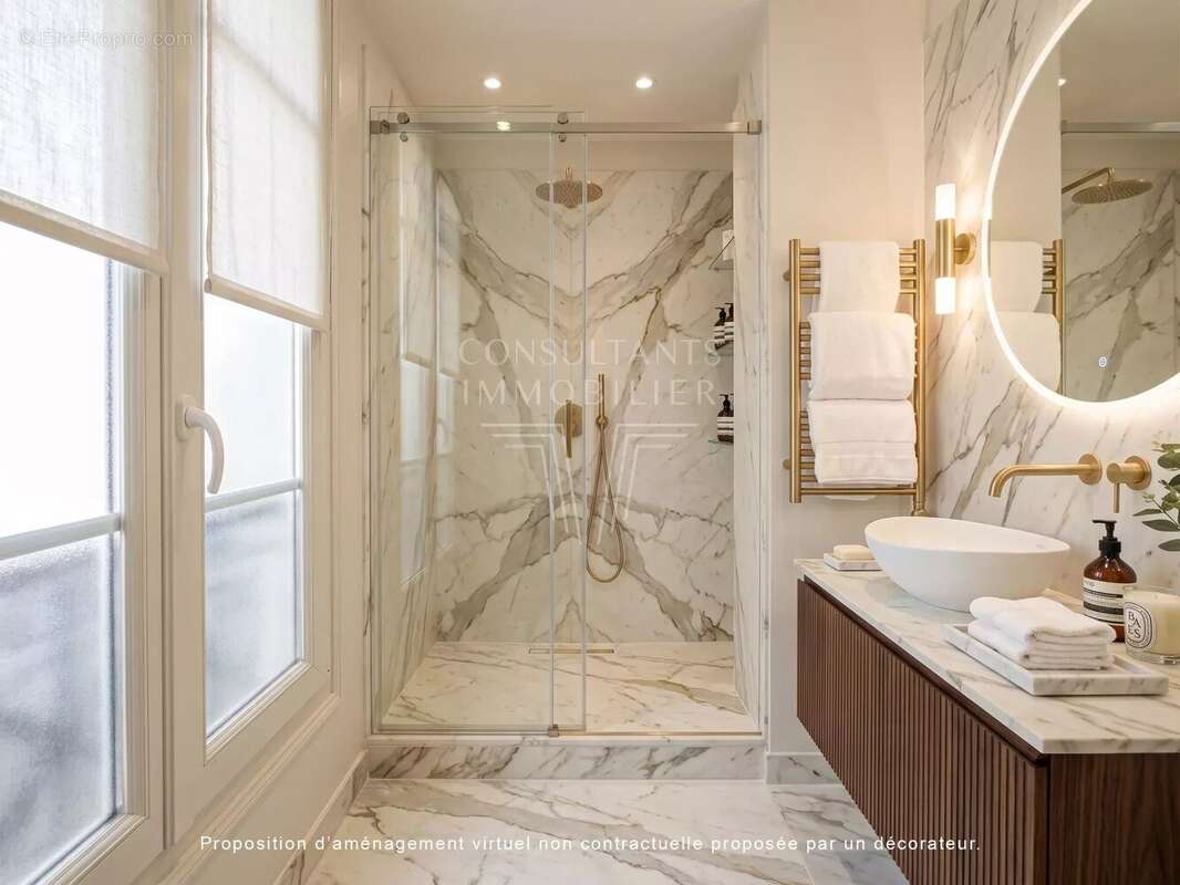 Appartement à PARIS-16E