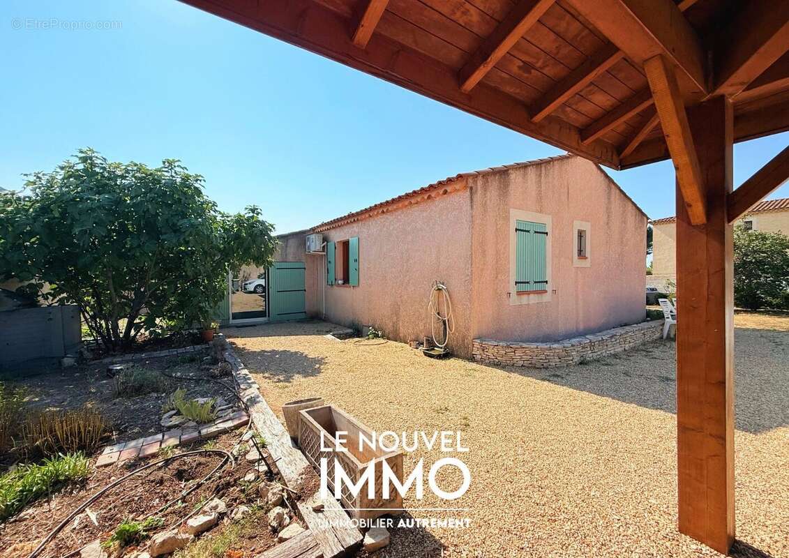 Maison 121 m² à Rognac  - photo 8