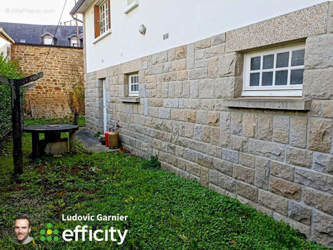 Maison à SAINT-HILAIRE-DU-HARCOUET