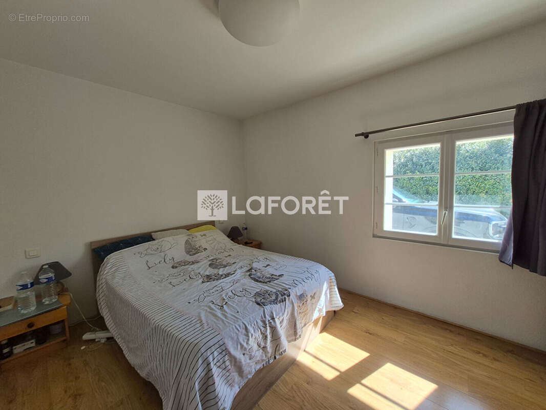 Maison d'habitation avec 2 gîtes au calme et garage. - photo 7