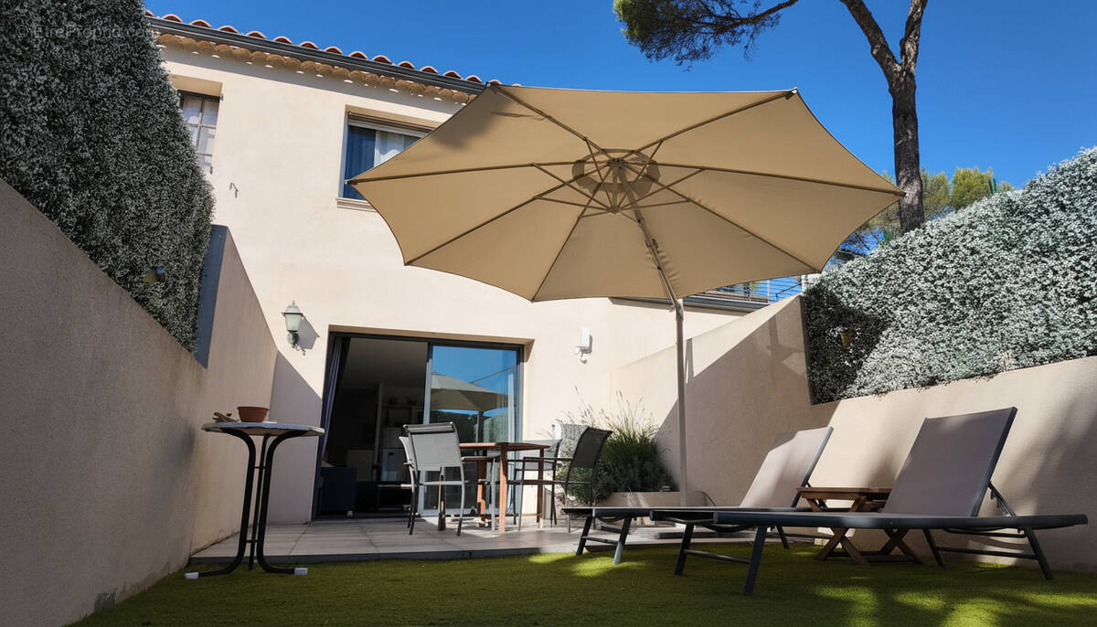 Appartement à ROQUEBRUNE-SUR-ARGENS