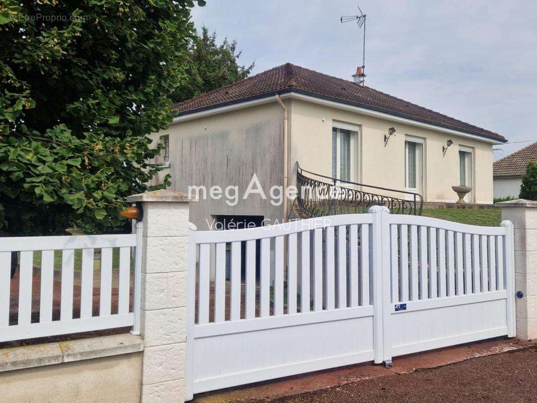 Maison à MESLAY