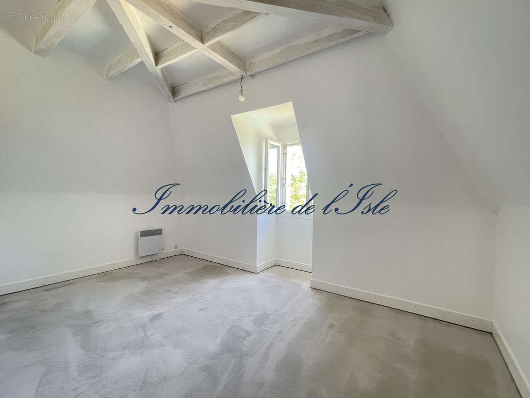 Propriete en pierres avec dependances et fort potentiel - photo 13