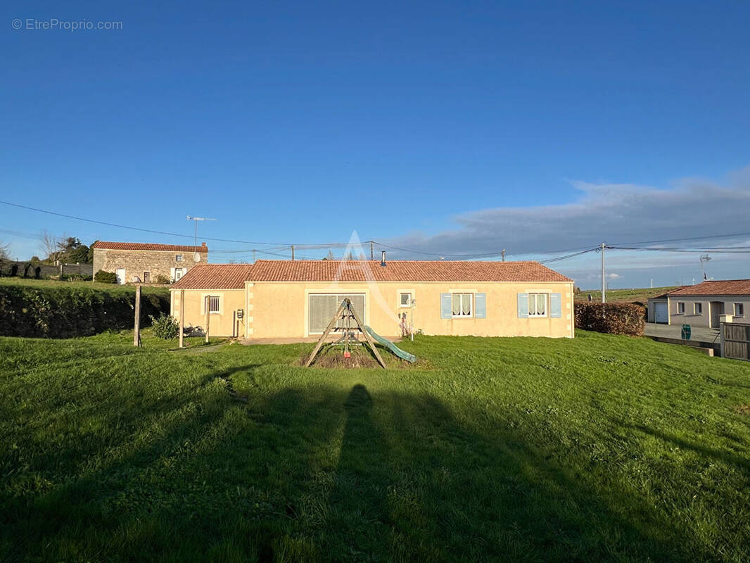 Maison à MOUZEUIL-SAINT-MARTIN