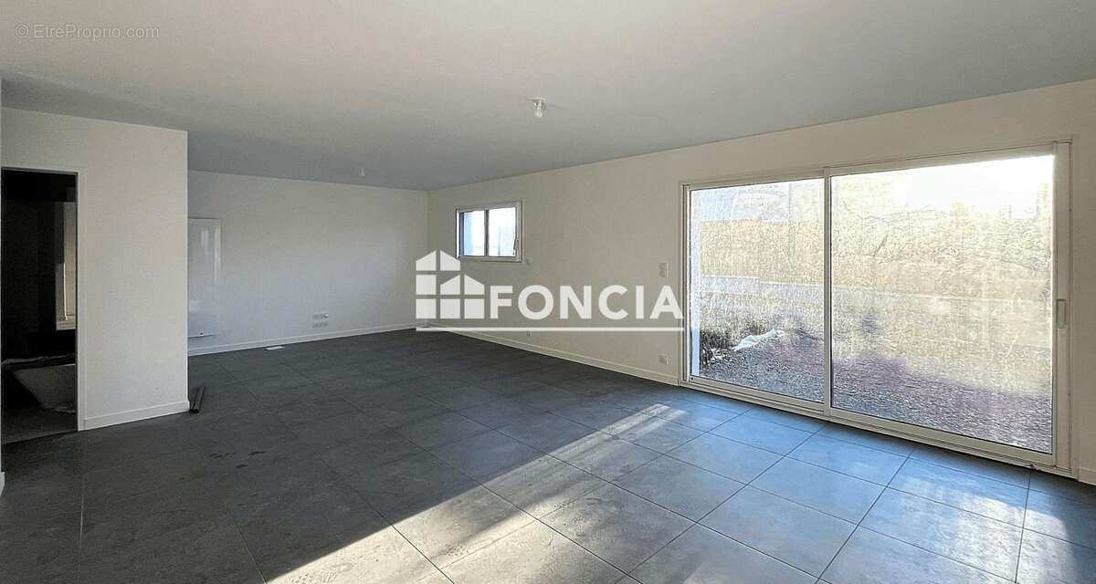 Maison à FONTAINE-ETOUPEFOUR