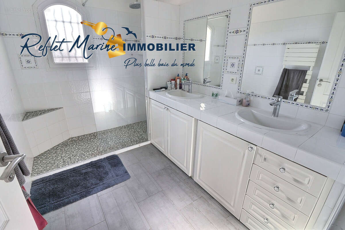 Maison à SAINT-CYR-SUR-MER