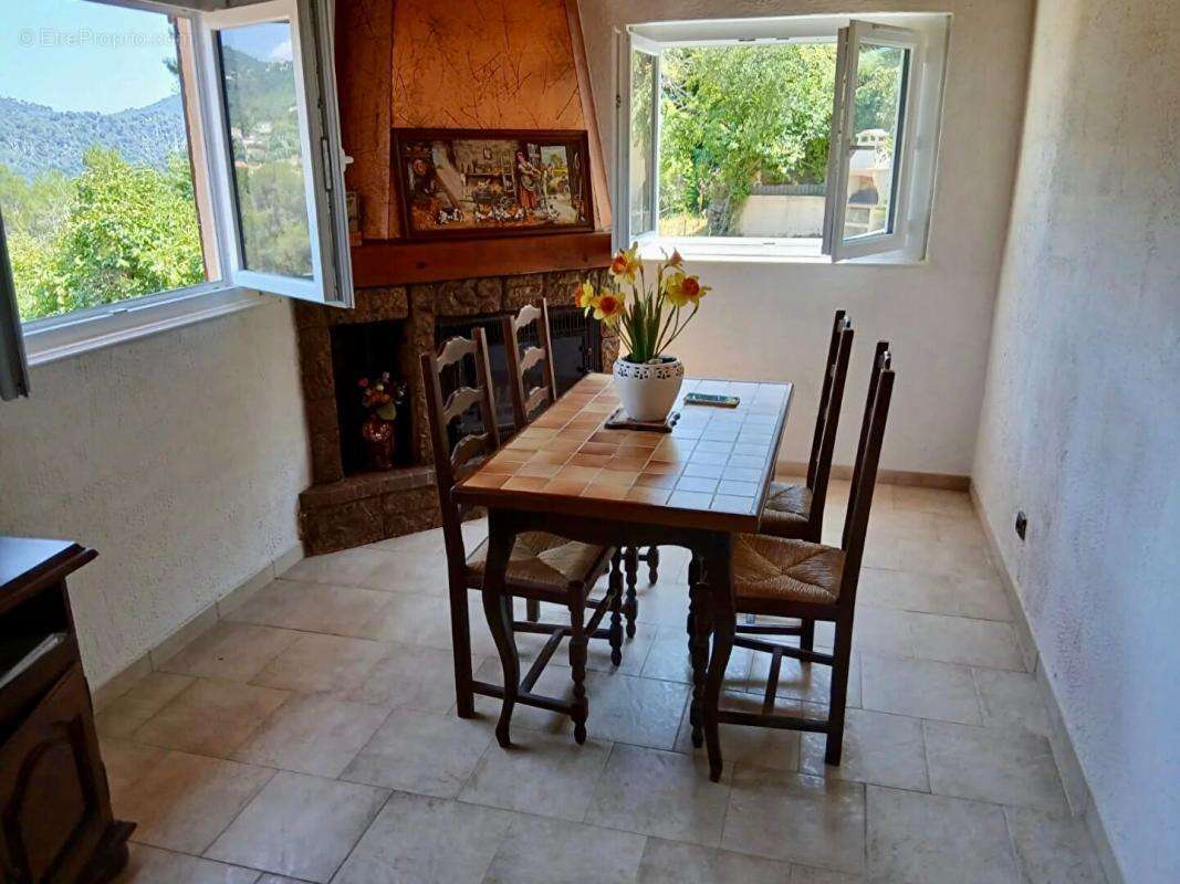 Appartement à TOURRETTE-LEVENS