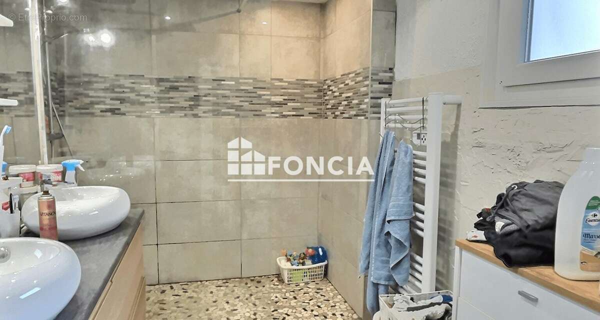 Maison à LE CHAMBON-FEUGEROLLES