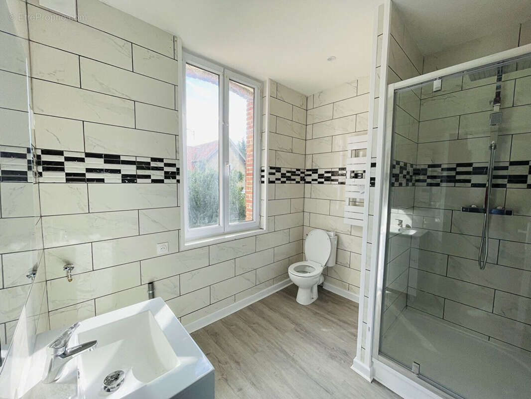 Appartement à LA FERE